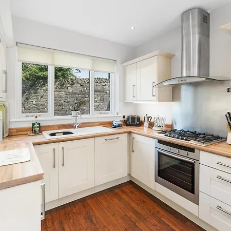 4 Bed In Oc-lr084 * Ambleside